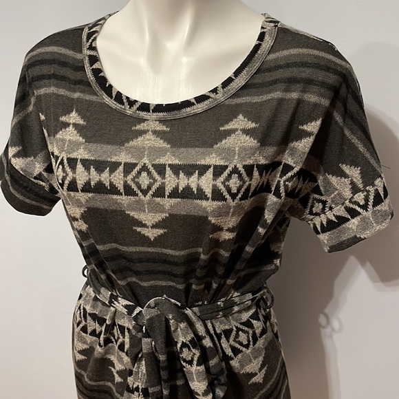 Grey Patterned Tunic with Tie Belt - Picture 2 of 6
